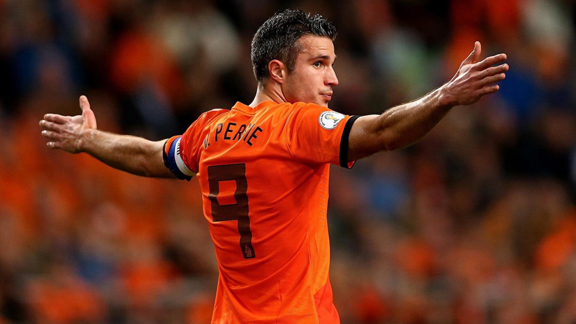 “高新体育中心羽毛球:快速反应与精准击球的完美展示”